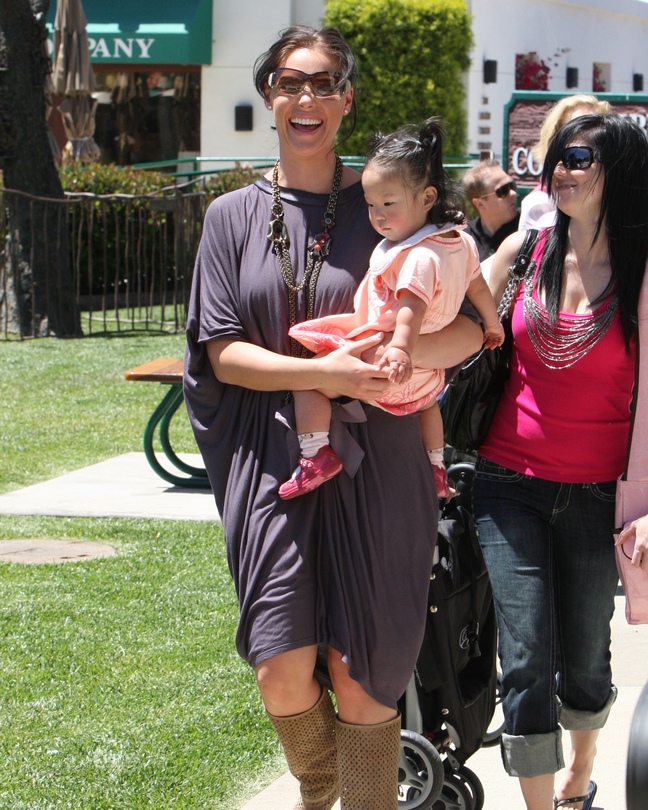 Katherine Heigl, gray dress, long necklace, beige boots, sunglasses, Naleigh Kelley, pink dress, pink shoes, pig tails